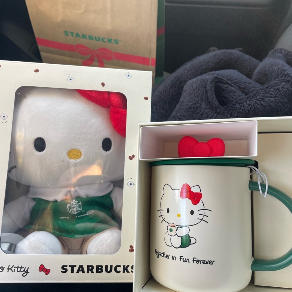 Starbucks Hello Kitty Plush and Mug Set - Red and Green